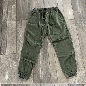 Sanctuary jogger style hunter green pants